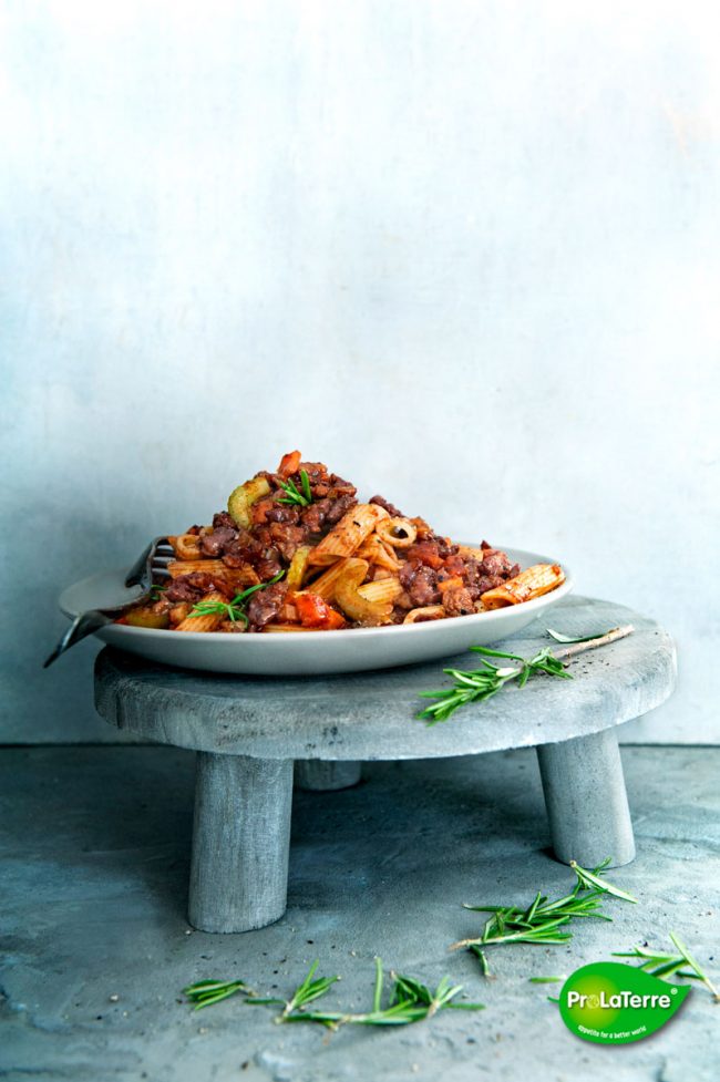 ProLaTerre-Veggie-gehakt-penne-bolognese-sfeer